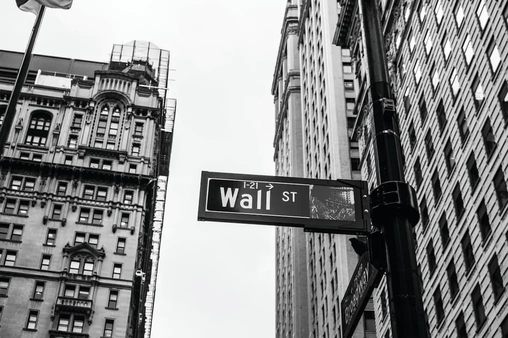 Investir 100€ par mois en bourse : résultats réels sur 10, 20 et 30 ans